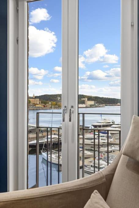 Large 41 Millions Kr - Seaview In Center *