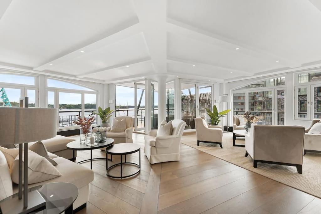 Large 41 Millions Kr - Seaview In Center Apartment
